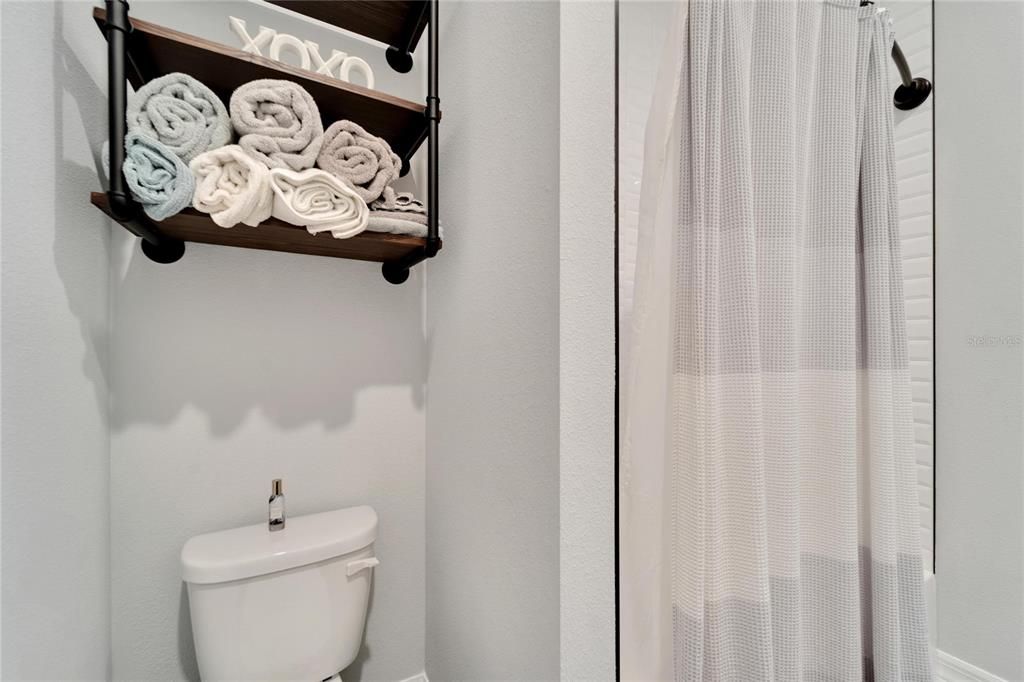 В аренду: $4,600 (4 спален, 3 ванн, 2210 Квадратных фут)
