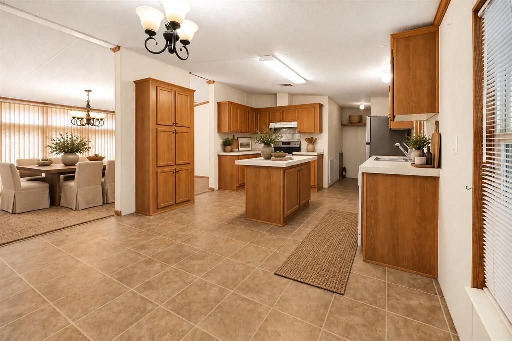 На продажу: $149,900 (4 спален, 2 ванн, 1620 Квадратных фут)