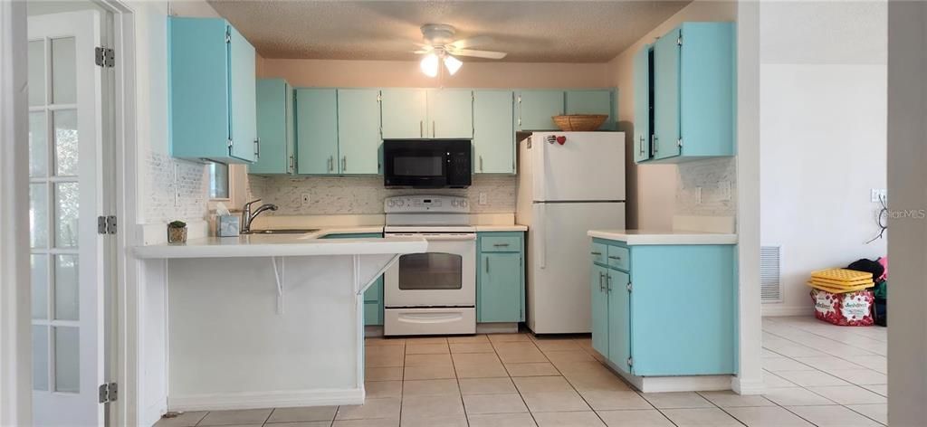 For Sale: $189,900 (3 beds, 1 baths, 1142 Square Feet)