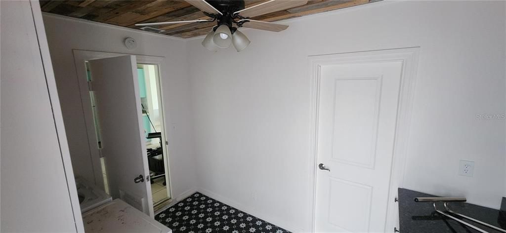 For Sale: $189,900 (3 beds, 1 baths, 1142 Square Feet)