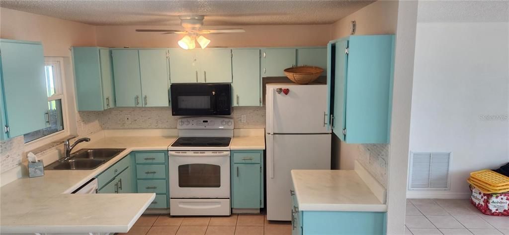For Sale: $189,900 (3 beds, 1 baths, 1142 Square Feet)