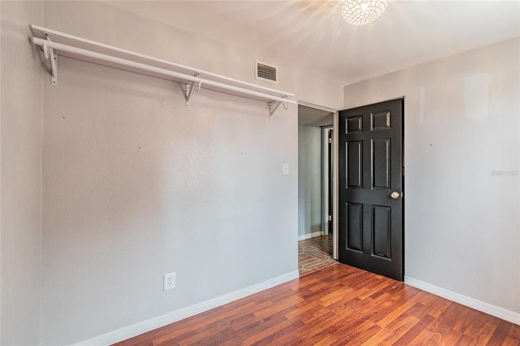 For Sale: $182,000 (4 beds, 1 baths, 1180 Square Feet)