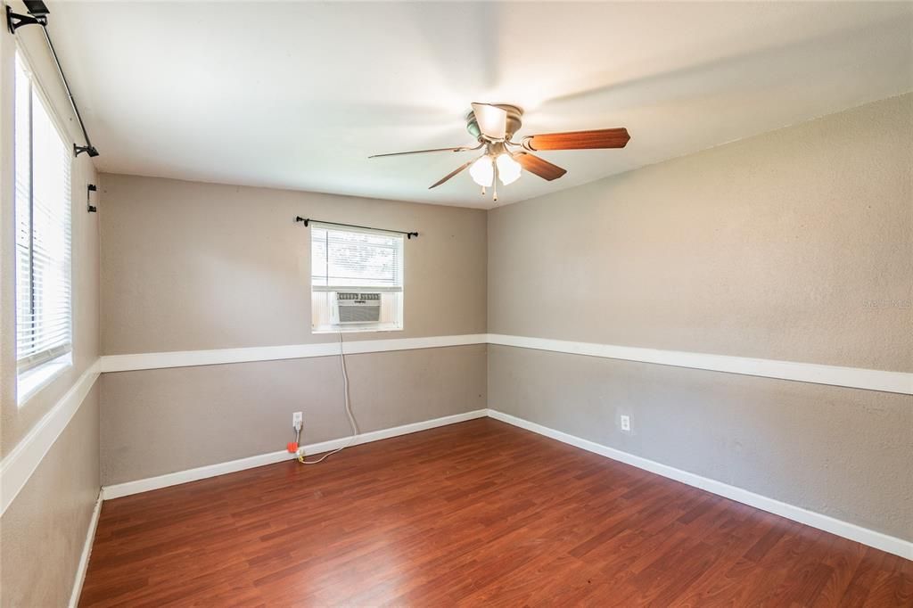 For Sale: $182,000 (4 beds, 1 baths, 1180 Square Feet)