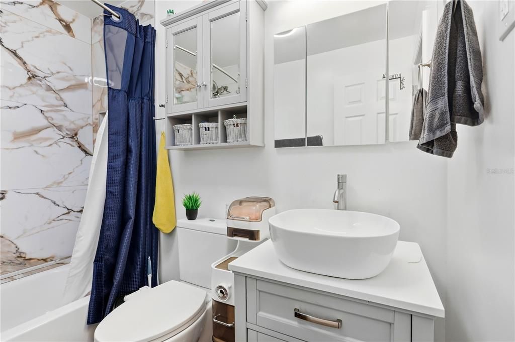 На продажу: $269,900 (2 спален, 2 ванн, 883 Квадратных фут)