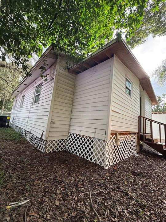 For Sale: $245,000 (3 beds, 2 baths, 780 Square Feet)