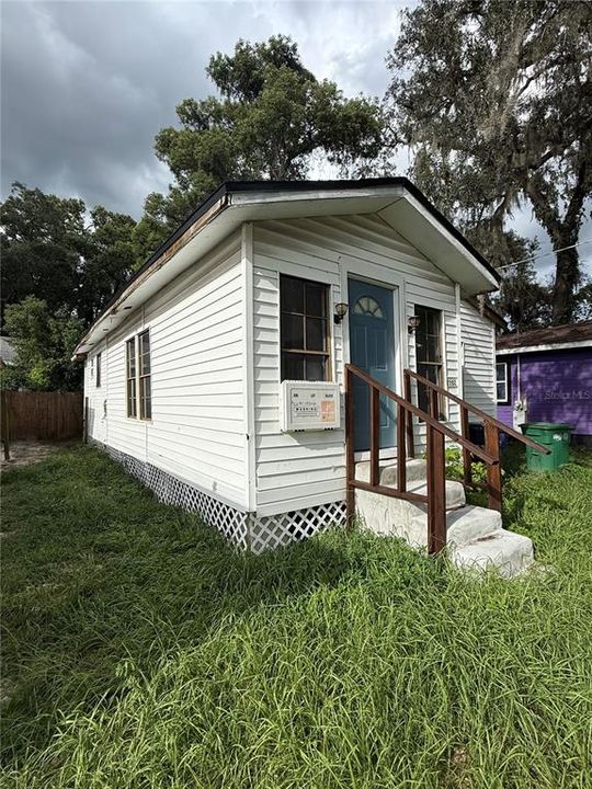 For Sale: $245,000 (3 beds, 2 baths, 780 Square Feet)