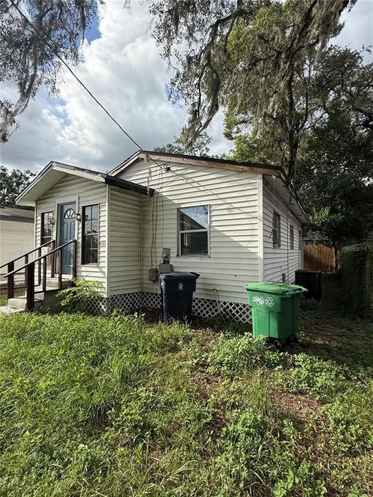 For Sale: $245,000 (3 beds, 2 baths, 780 Square Feet)
