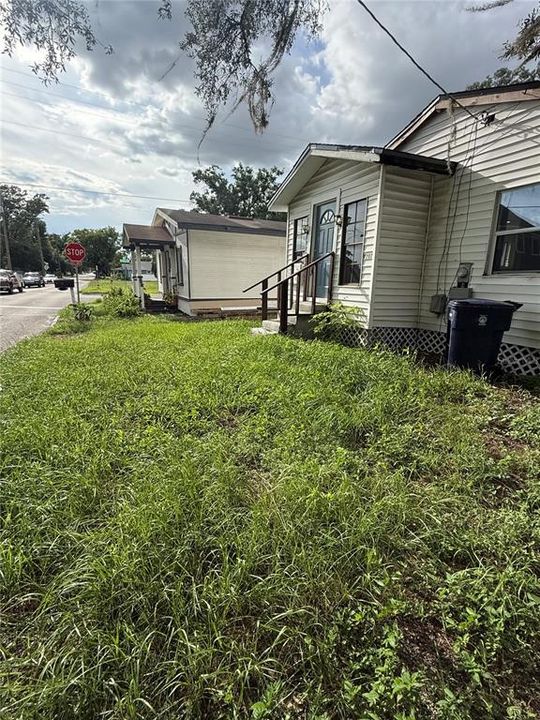 For Sale: $245,000 (3 beds, 2 baths, 780 Square Feet)