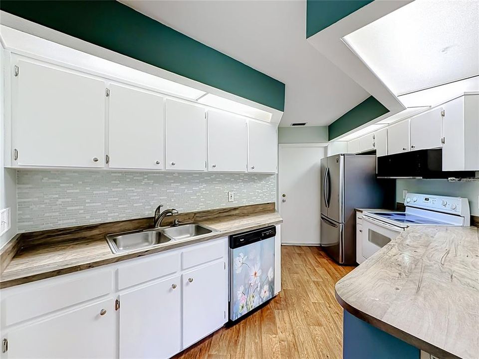 En Venta: $285,000 (3 camas, 2 baños, 1208 Pies cuadrados)