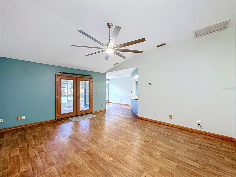 En Venta: $285,000 (3 camas, 2 baños, 1208 Pies cuadrados)