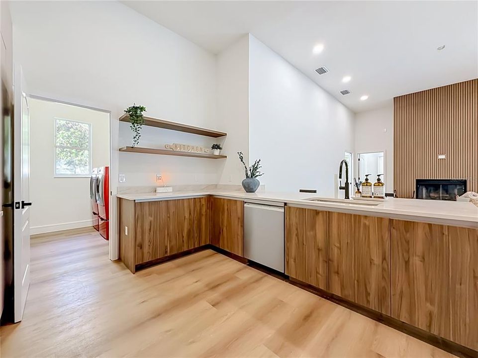 На продажу: $895,000 (5 спален, 3 ванн, 2804 Квадратных фут)