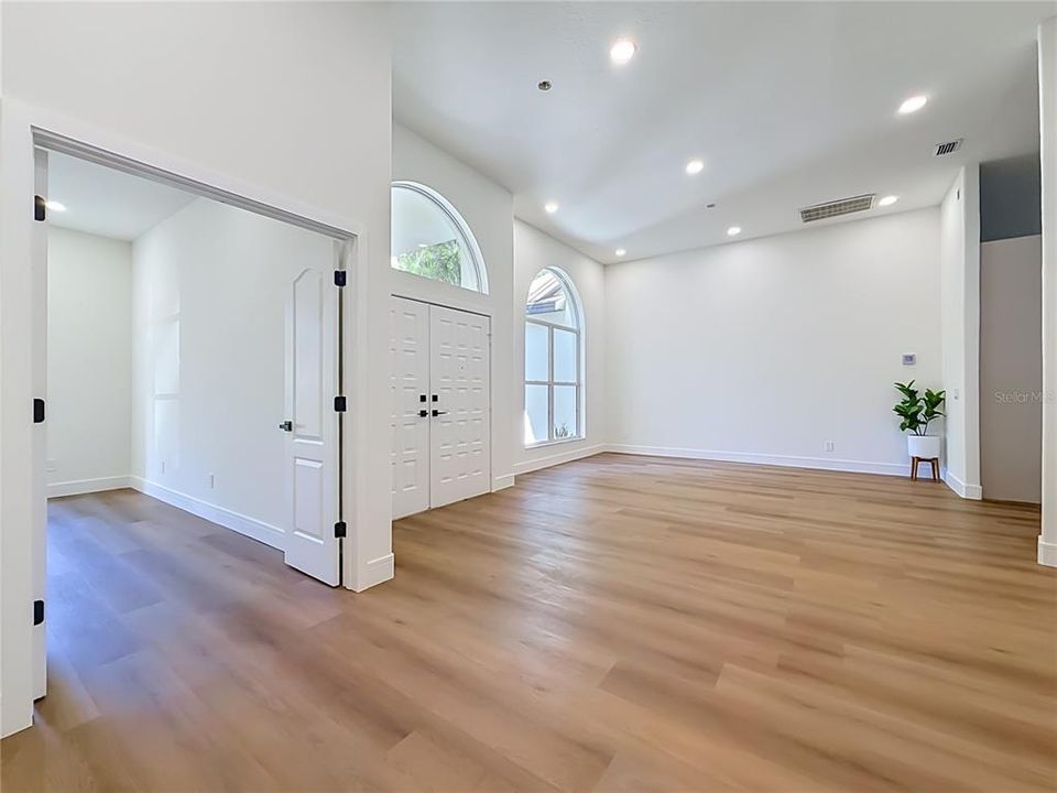 На продажу: $895,000 (5 спален, 3 ванн, 2804 Квадратных фут)