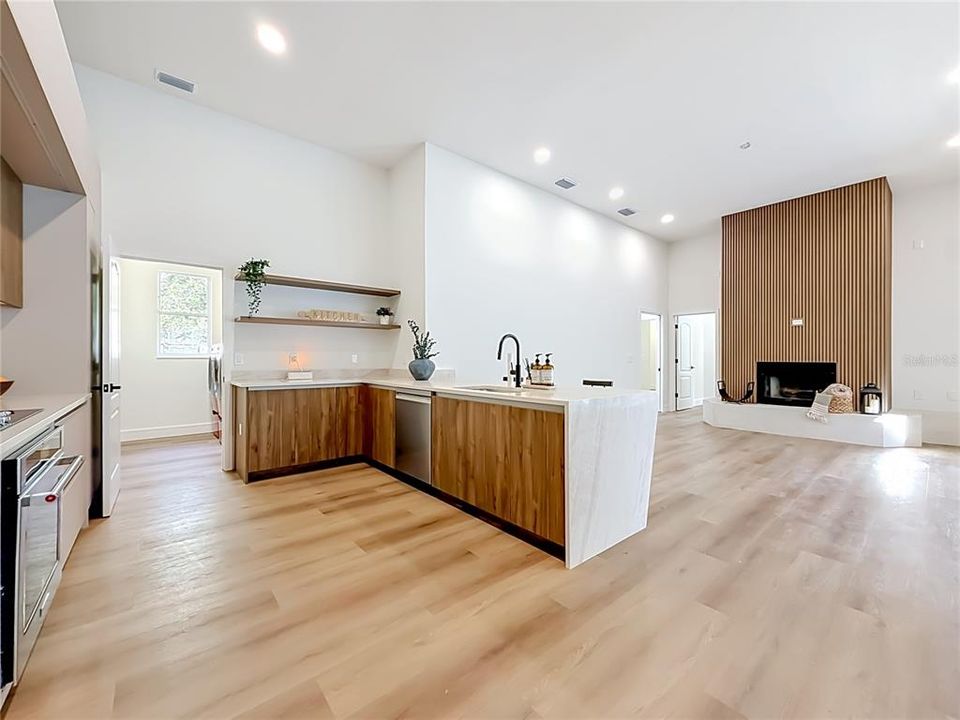 На продажу: $895,000 (5 спален, 3 ванн, 2804 Квадратных фут)