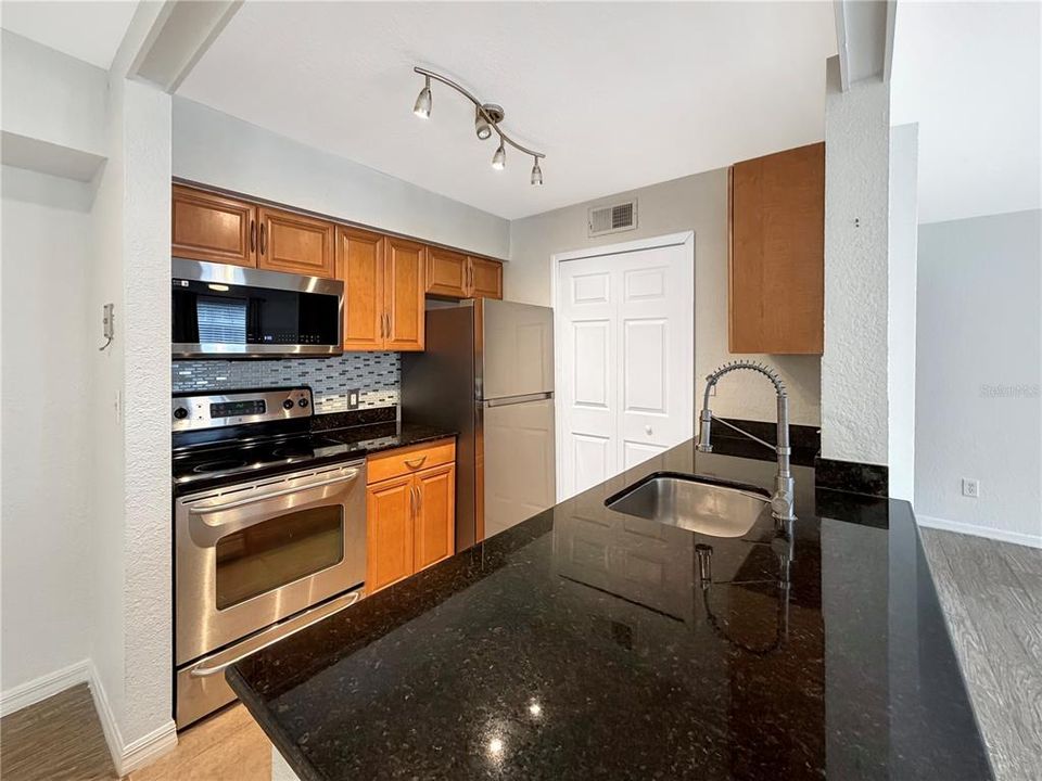 В аренду: $1,650 (1 спален, 1 ванн, 827 Квадратных фут)
