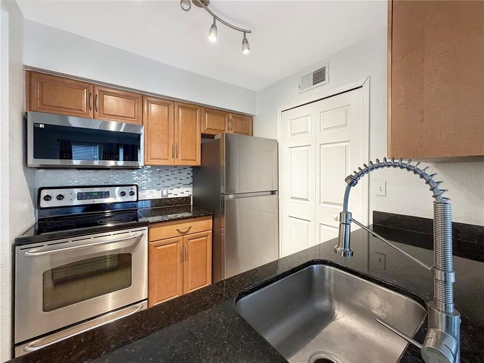 В аренду: $1,650 (1 спален, 1 ванн, 827 Квадратных фут)