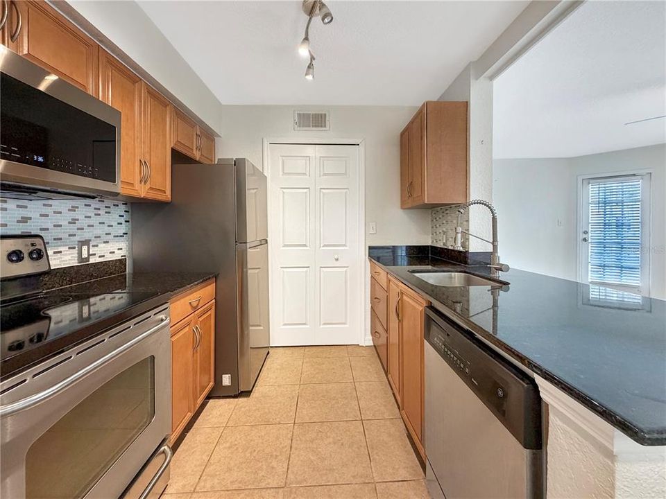 В аренду: $1,650 (1 спален, 1 ванн, 827 Квадратных фут)