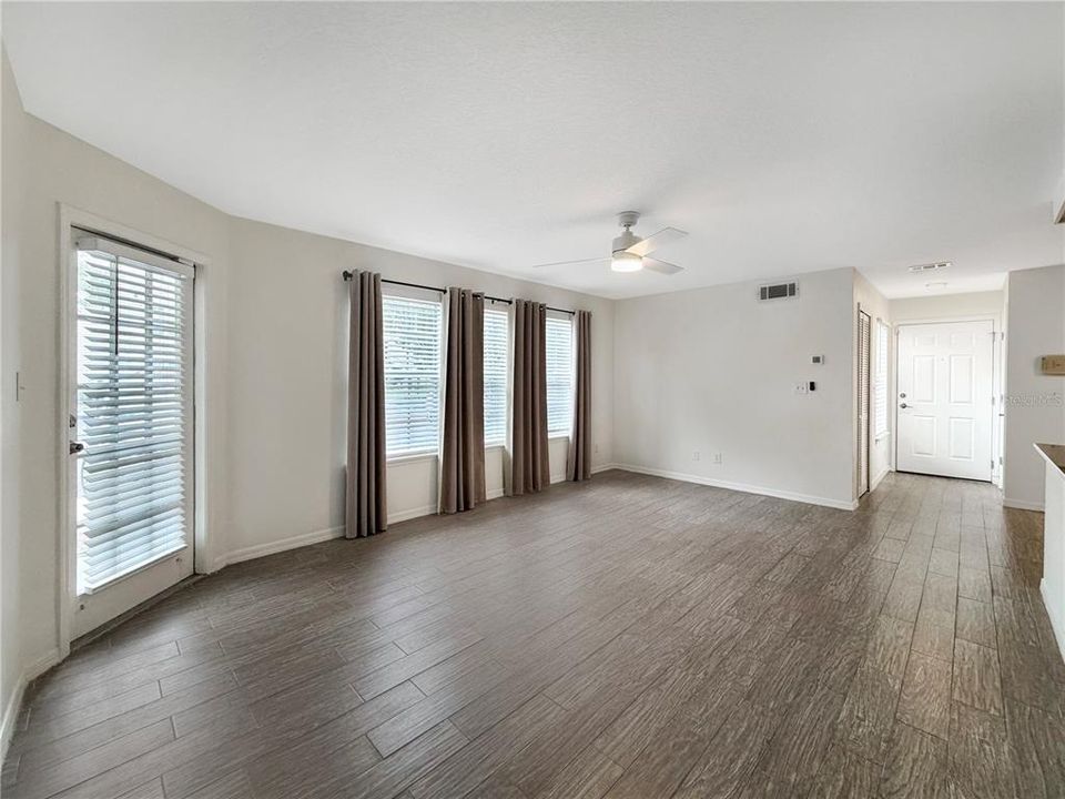 В аренду: $1,650 (1 спален, 1 ванн, 827 Квадратных фут)