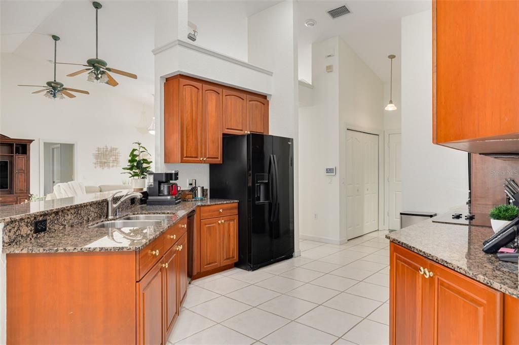 En Venta: $875,000 (4 camas, 2 baños, 2265 Pies cuadrados)