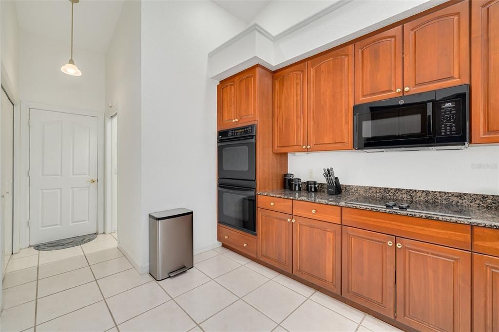 En Venta: $875,000 (4 camas, 2 baños, 2265 Pies cuadrados)