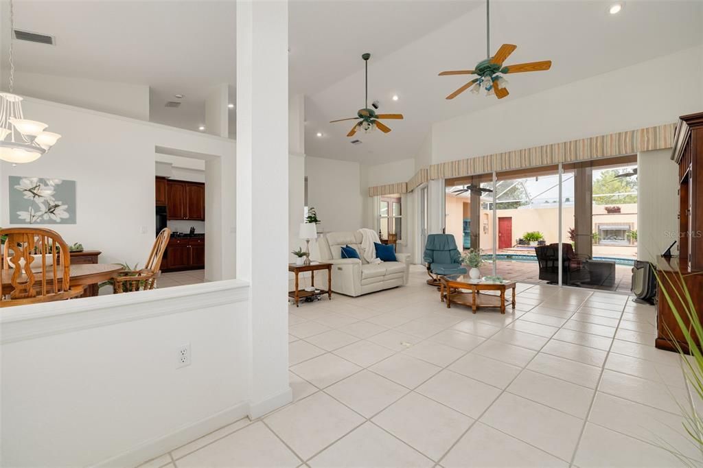 En Venta: $875,000 (4 camas, 2 baños, 2265 Pies cuadrados)