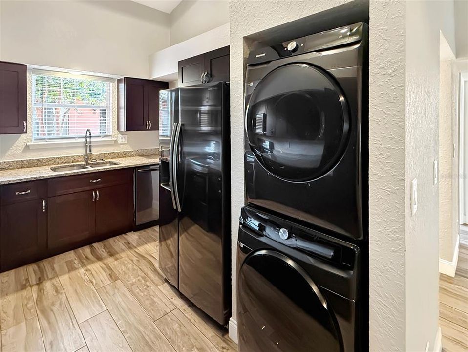 На продажу: $189,500 (2 спален, 2 ванн, 994 Квадратных фут)