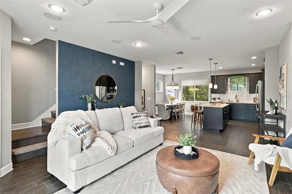 En Venta: $689,000 (3 camas, 3 baños, 1814 Pies cuadrados)