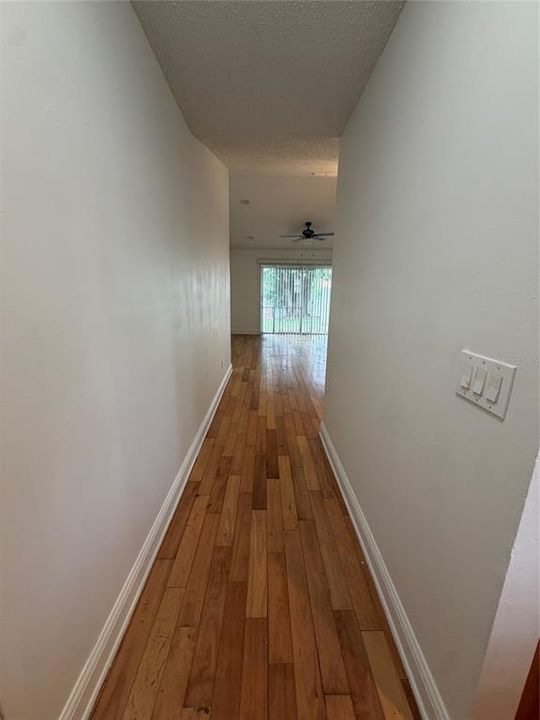 For Rent: $1,800 (3 beds, 2 baths, 1099 Square Feet)