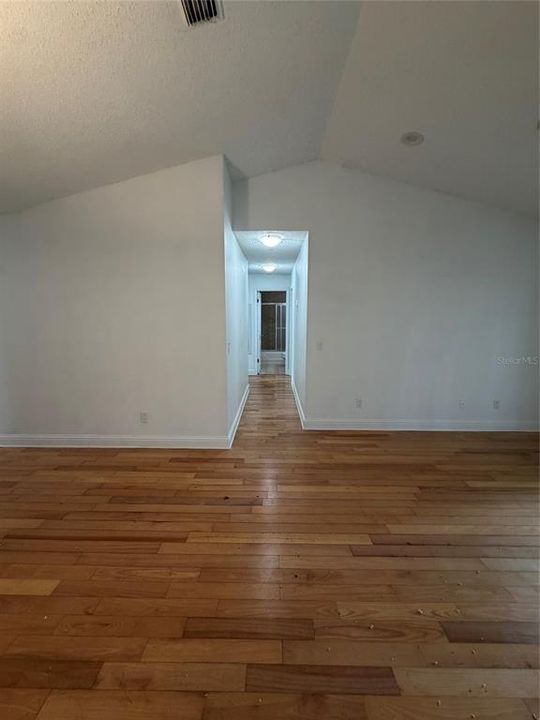 For Rent: $1,800 (3 beds, 2 baths, 1099 Square Feet)