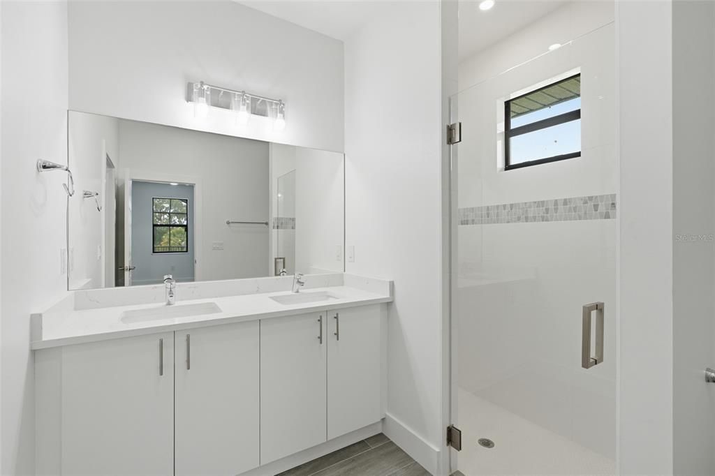En Venta: $430,000 (4 camas, 2 baños, 1657 Pies cuadrados)