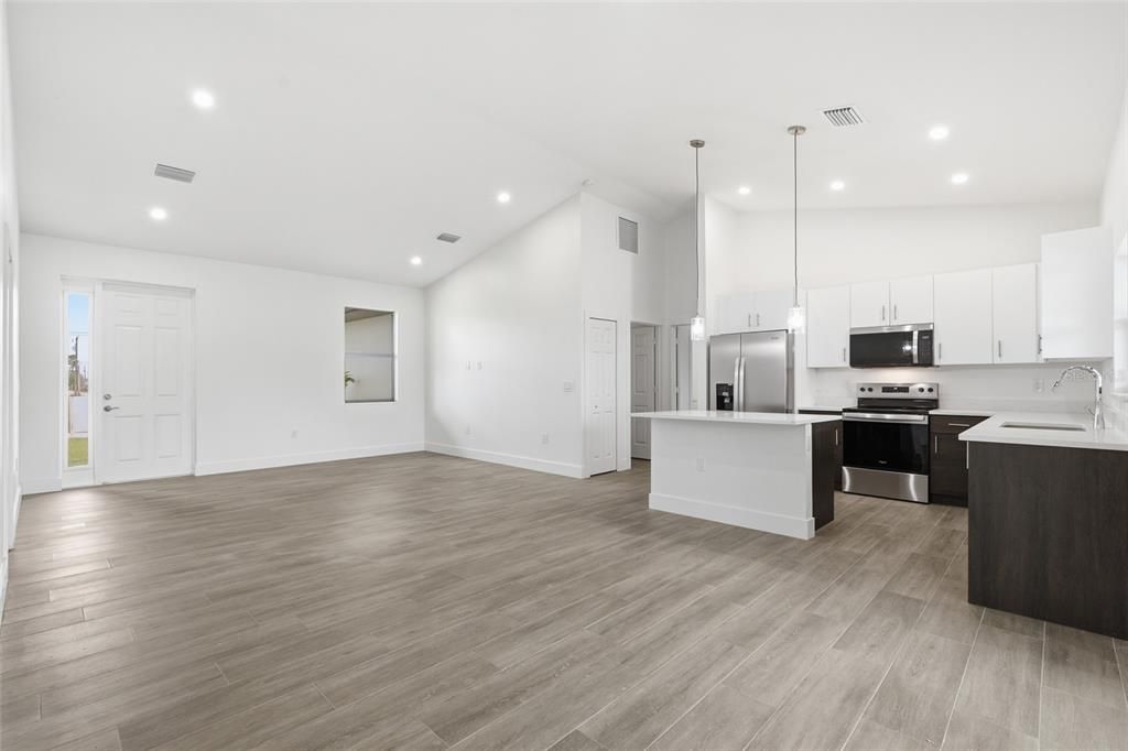 En Venta: $430,000 (4 camas, 2 baños, 1657 Pies cuadrados)