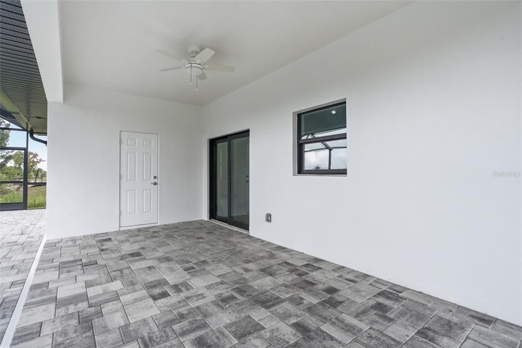 En Venta: $430,000 (4 camas, 2 baños, 1657 Pies cuadrados)
