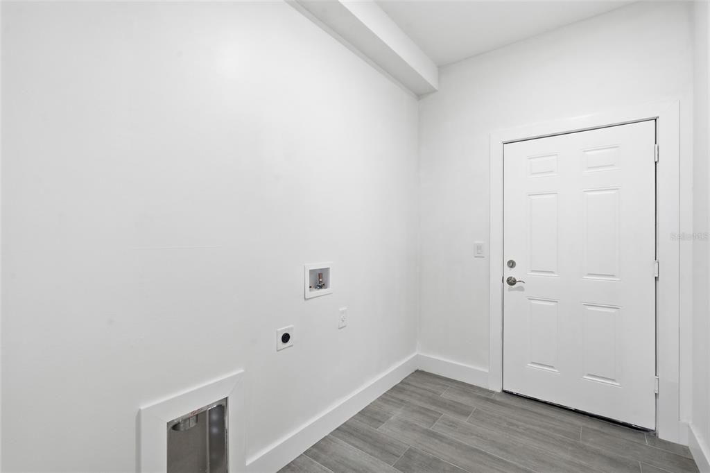 En Venta: $430,000 (4 camas, 2 baños, 1657 Pies cuadrados)