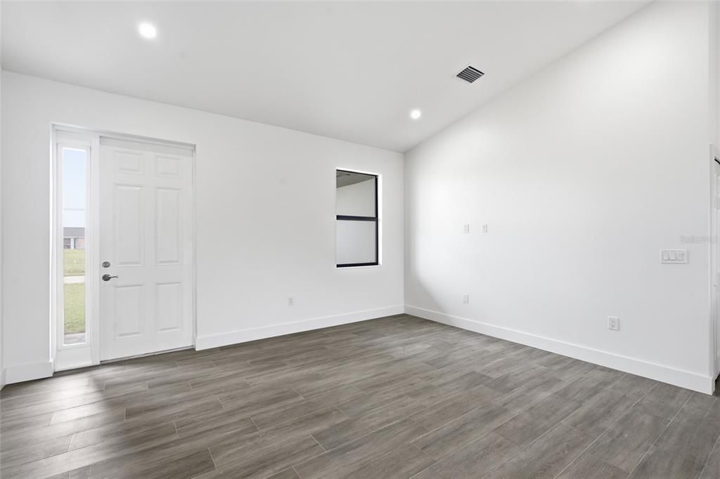 En Venta: $430,000 (4 camas, 2 baños, 1657 Pies cuadrados)