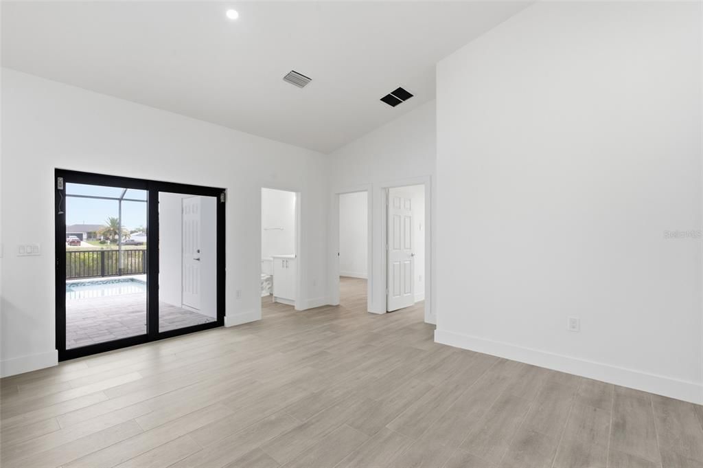 En Venta: $430,000 (4 camas, 2 baños, 1657 Pies cuadrados)