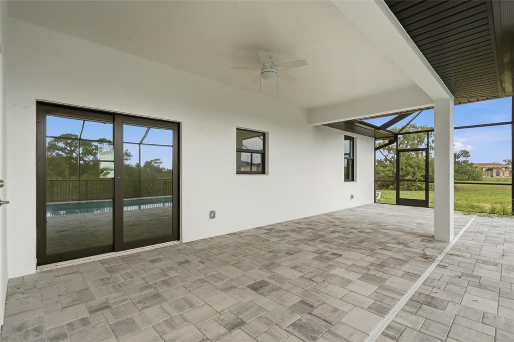 En Venta: $430,000 (4 camas, 2 baños, 1657 Pies cuadrados)