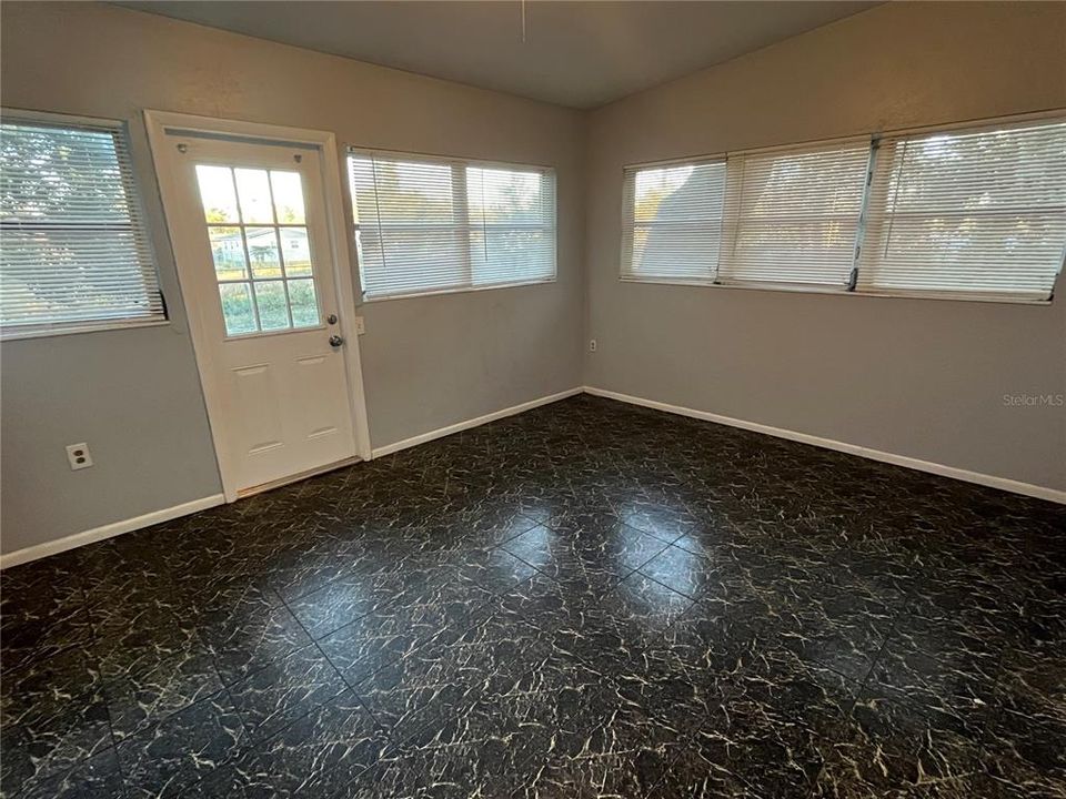 For Rent: $1,775 (3 beds, 1 baths, 1474 Square Feet)