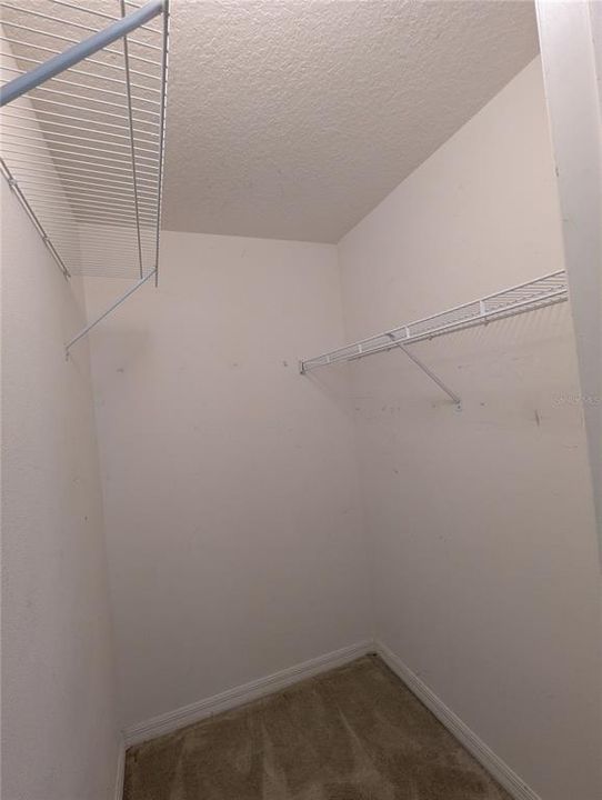 В аренду: $2,350 (4 спален, 0 ванн, 1868 Квадратных фут)