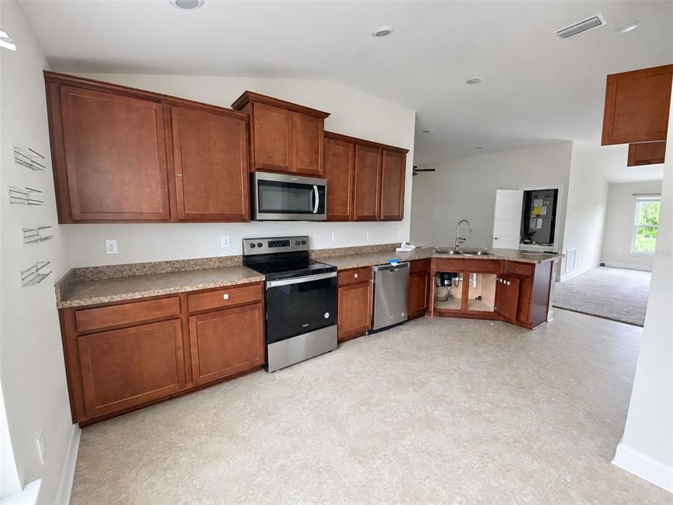For Sale: $250,000 (4 beds, 2 baths, 1840 Square Feet)