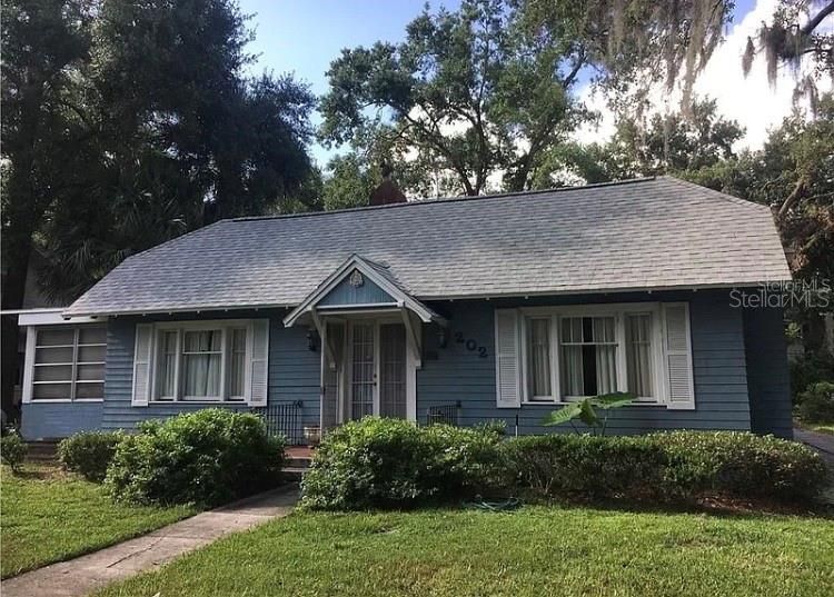 For Rent: $2,400 (2 beds, 2 baths, 2800 Square Feet)