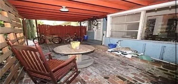 For Rent: $2,400 (2 beds, 2 baths, 2800 Square Feet)
