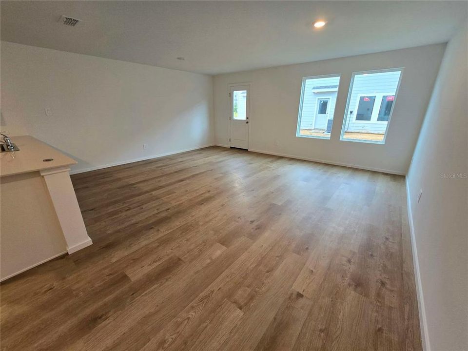 В аренду: $1,800 (3 спален, 2 ванн, 1378 Квадратных фут)