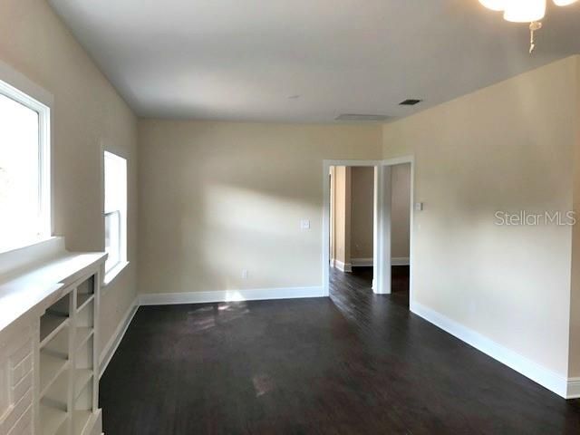 出租: $4,200 (4 贝兹, 3 浴室, 2238 平方英尺)