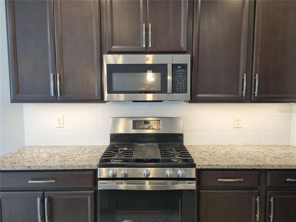 For Sale: $320,000 (3 beds, 2 baths, 1490 Square Feet)