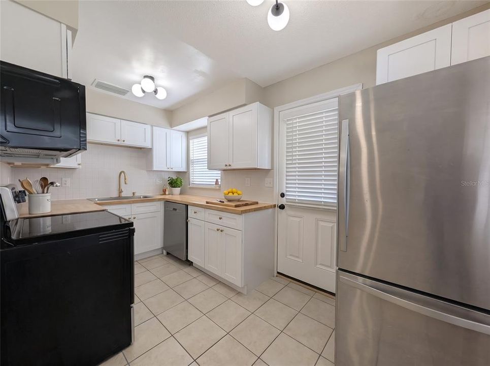 В аренду: $1,950 (2 спален, 1 ванн, 970 Квадратных фут)