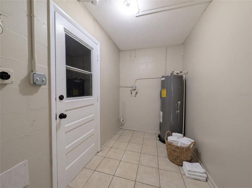 В аренду: $1,950 (2 спален, 1 ванн, 970 Квадратных фут)
