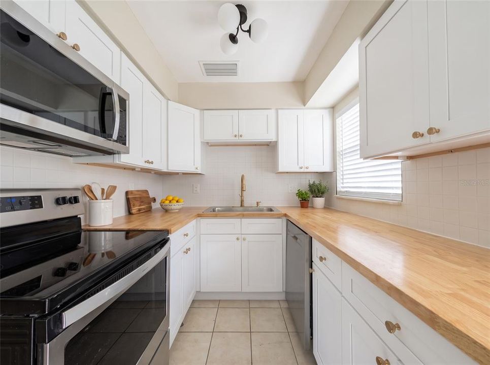 В аренду: $1,950 (2 спален, 1 ванн, 970 Квадратных фут)