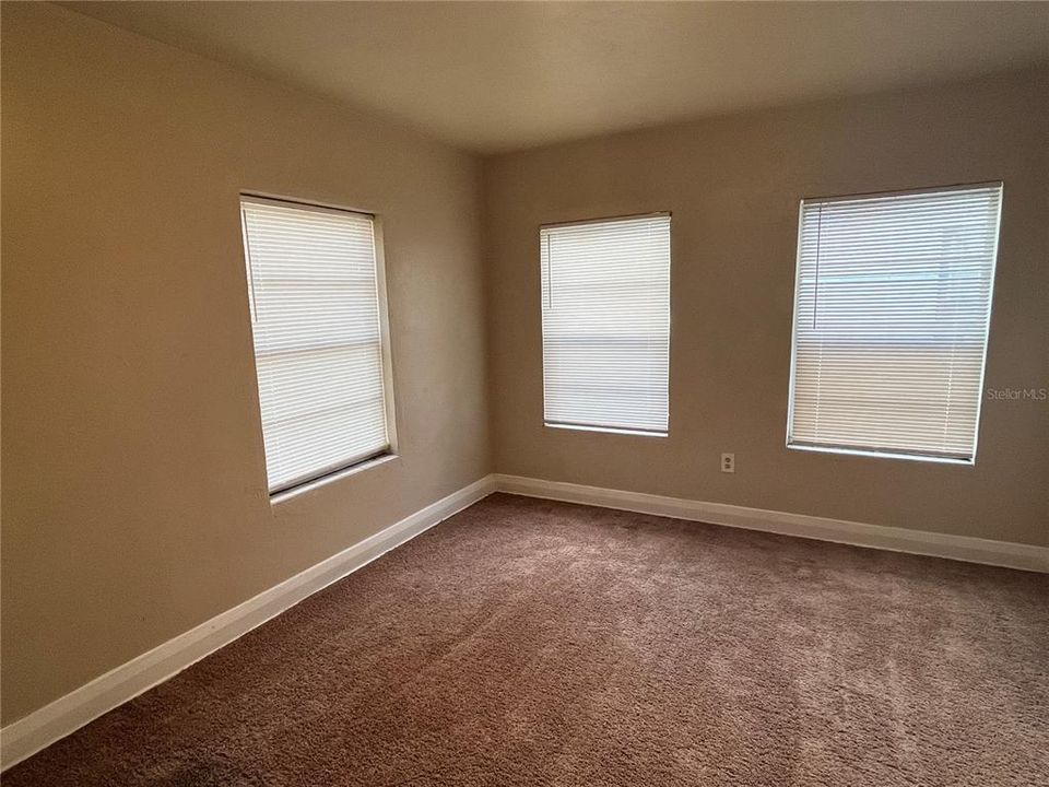For Rent: $1,130 (2 beds, 1 baths, 912 Square Feet)
