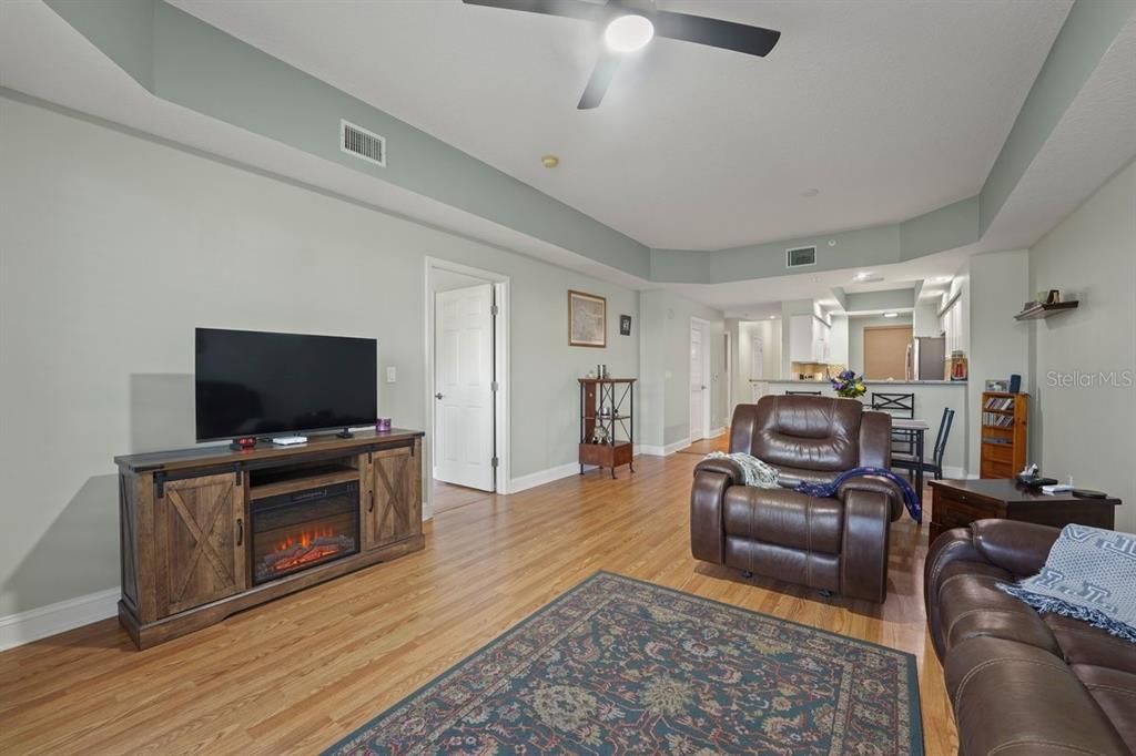 For Sale: $388,000 (2 beds, 2 baths, 1438 Square Feet)