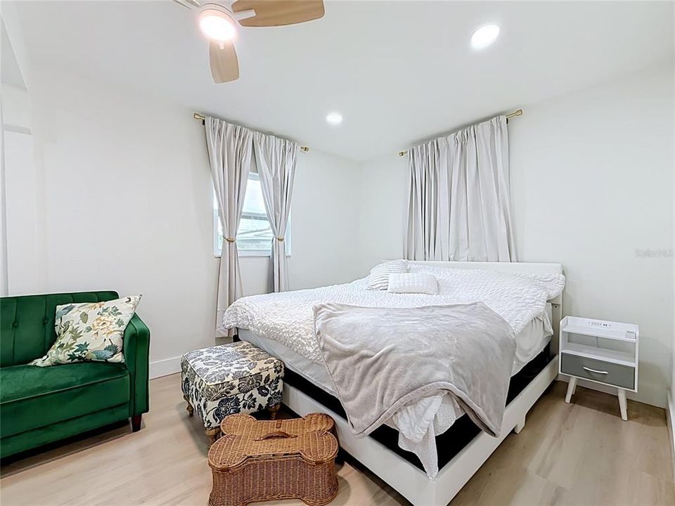 For Sale: $469,000 (3 beds, 2 baths, 1274 Square Feet)