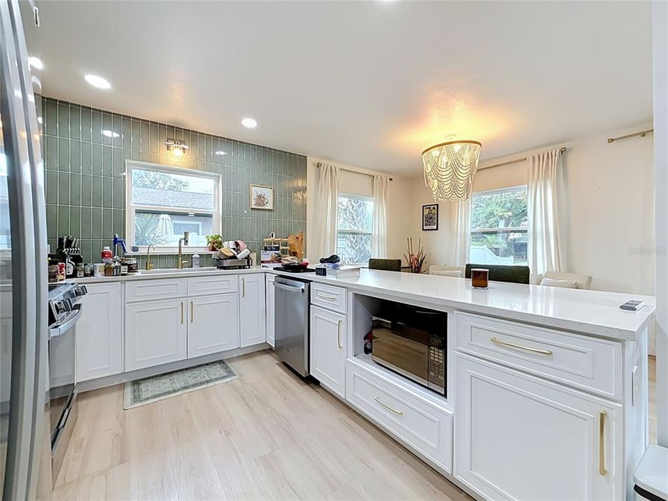 For Sale: $469,000 (3 beds, 2 baths, 1274 Square Feet)